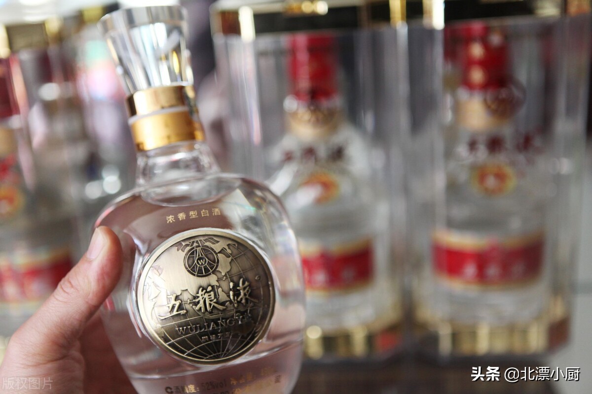 全国哪里产的白酒最好喝？中国十大白酒排行榜，看看你喝过几种？